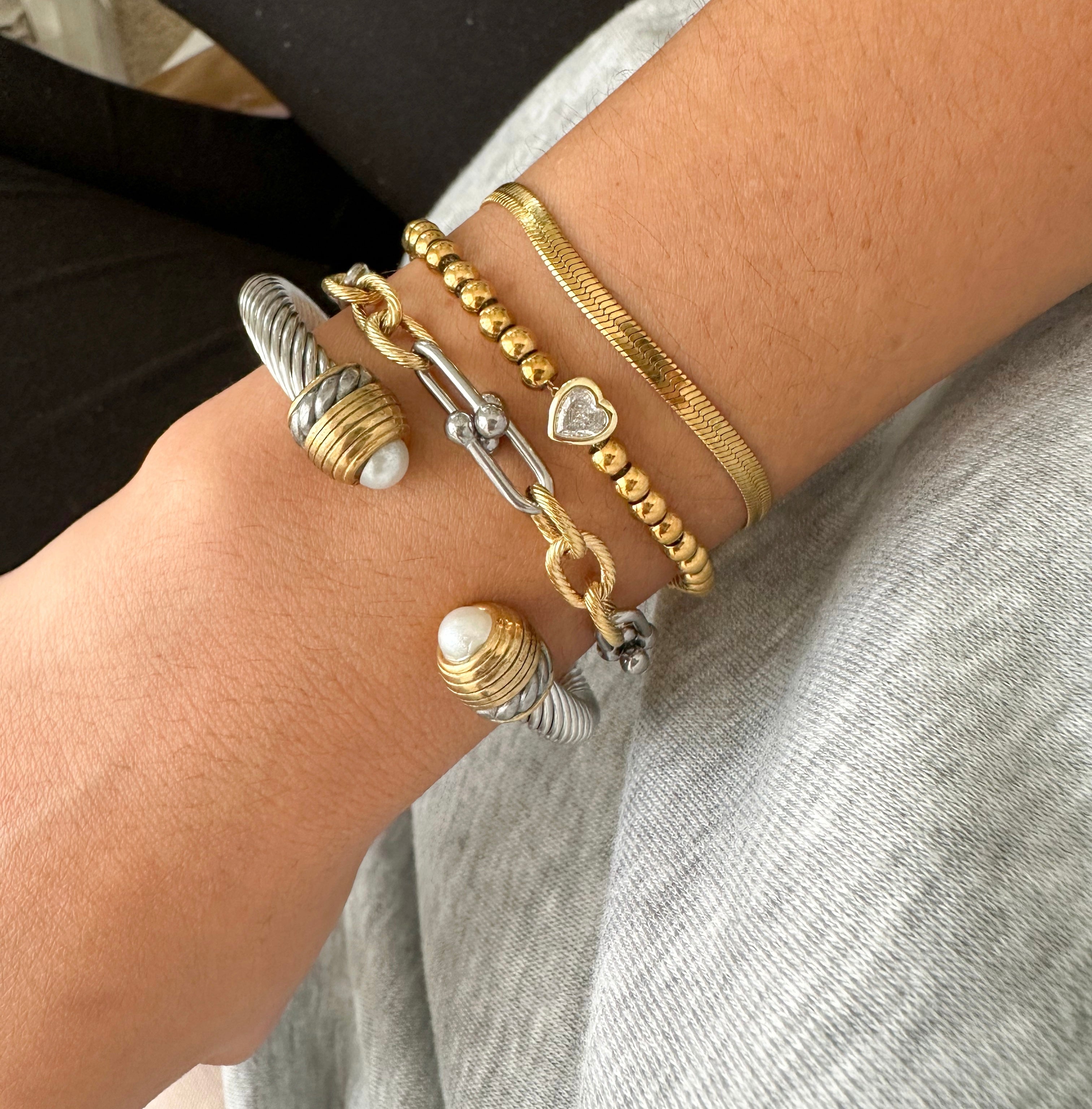 Silver bracelet with pearls